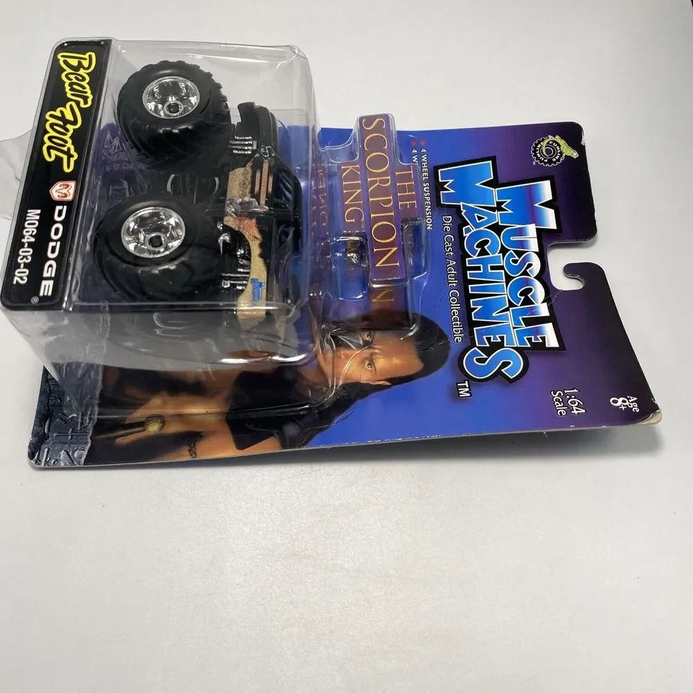 Muscle Machines‎ THE SCORPION KING Bear Foot Dodge monster truck 1:64 Scale